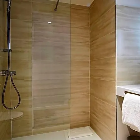 Отель Kyriad - Senart Combs-la-Ville